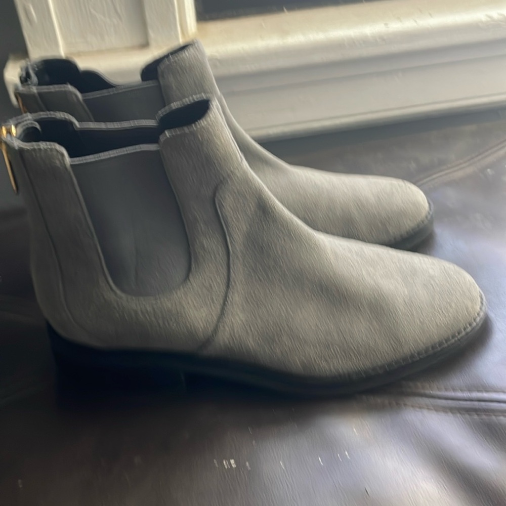 Soft grey leather suede ankle boots.